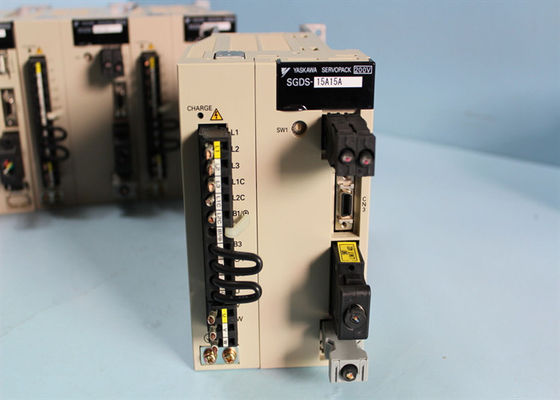 Japón Yaskawa SGDS-15A15A Servo Drives Nuevo en la caja original