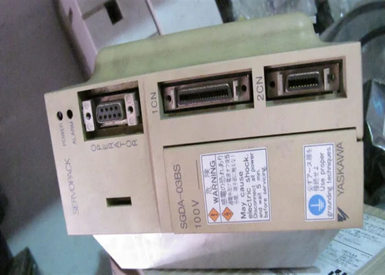 Yaskawa Nuevo motor de servo industrial SGDA-03BS Caja original
