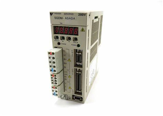 Yaskawa SGDM-A5ADA AC Servo Amplificador Nuevo en la caja original