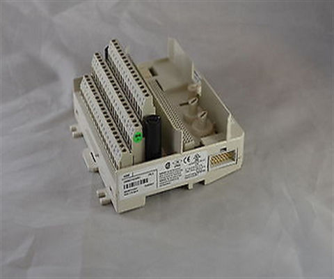 3BSE013234R1 ABB TU830V1 Unidad de terminación de módulos extendidos de control automático ABB Advant 800xA