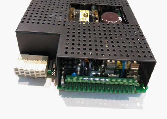 Modulo de alimentación UR1HH GE, que ofrece una potencia nominal de 125-250 V CC y de 100 a 240 V a 50/60 Hz V AC