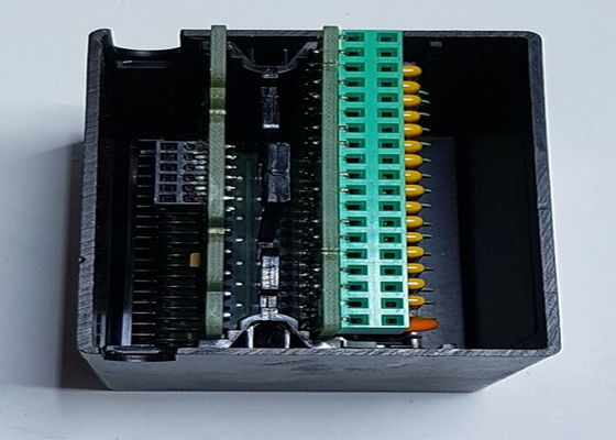 IC670MDL240 es un módulo de entrada discreto de 16 puntos de la serie de control de campo de GE Fanuc