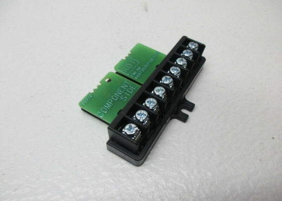 IC670TBM001 Auxiliary Terminal Block es un bloque terminal de control de campo de estilo barrera fabricado por GE Fanuc
