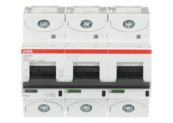 ABB 2CCS863001R0631 El S803S-D63 es un interruptor de circuito de alto rendimiento de 3 polos con características D