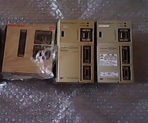 Servo Drive Yaskawa SGDP-01APAY108 200-230V 5.5A 0.4KW 50/60HZ Nuevo