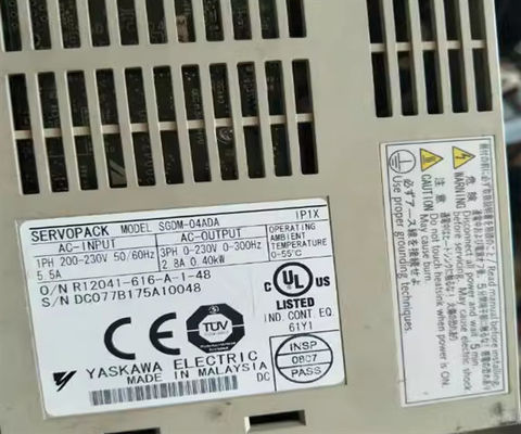 YASKAWA SGD-04APY61 AC SERVO AMPLIFIER 200-230V 6/2.6A 50/60HZ Nuevo