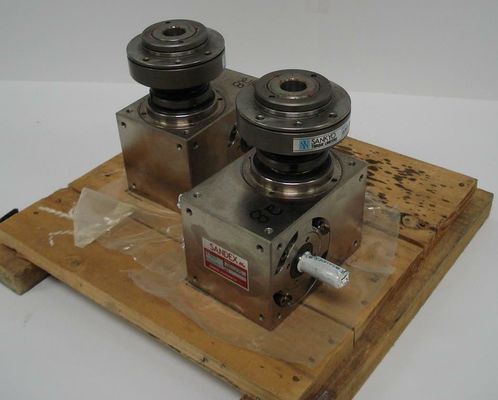 La caja de cambios del oscilador de 45 grados