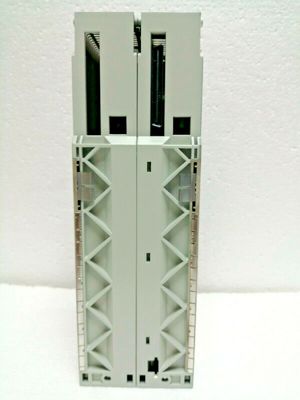 Las unidades de servo industrial Schneider 140CPU65160S