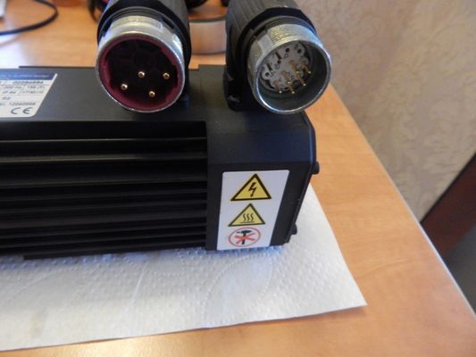El motor de servo de Lenze MDSKSRS036-23 tiene una potencia nominal de 0,54 kW