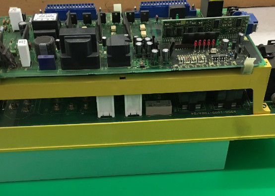 Fuente de alimentación A06B-6093-H152 con corriente nominal de 4,5 amperios y velocidad nominal de 2000 rpm