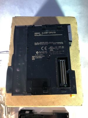 Omron CJ2M-CPU13 Válvula nominal de voltaje DC 28 VAC módulo de control lógico