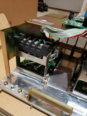 Componentes de grado industrial de Yaskawa CACR-2E-NJ1