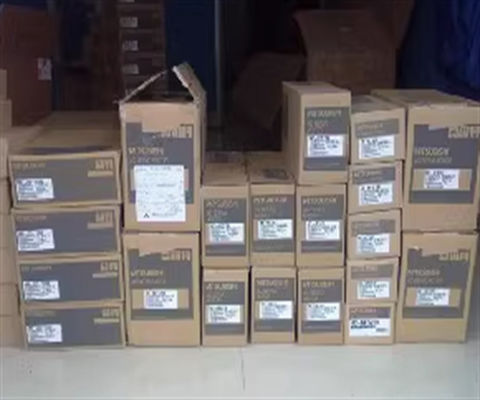 200-230 VAC Mitsubishi HC-RFS153 Servo motor de salida nominal 1.500 W Servo accionamiento industrial