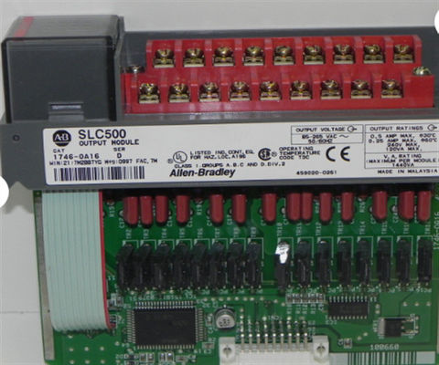 Módulo de salida Allen-Bradley 1746-OA16 con serie SLC 500, digital