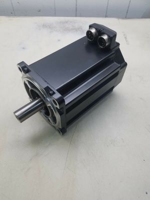 Se trata de un motor de servo rotativo de 480 V de la serie MPL.
