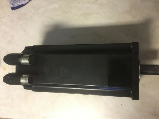 Se trata de un motor de servo rotativo de 480 V de la serie MPM.