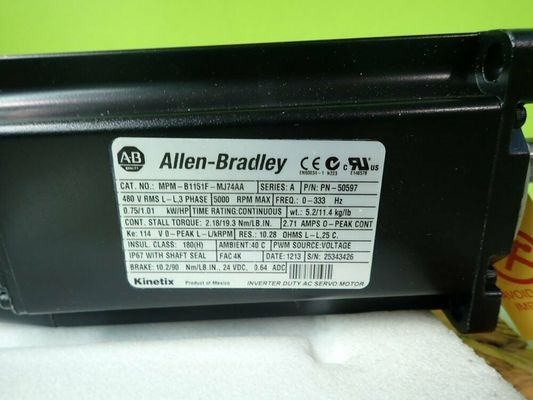 Se trata de un motor de servo rotativo de 480 V de la serie MPM.