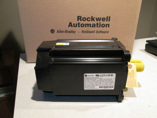 Se trata de un motor de servo rotativo de 480 V de la serie MPM.