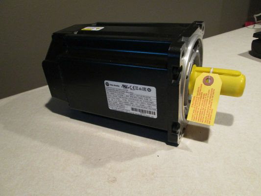 Se trata de un motor de servo rotativo de 480 V de la serie MPM.