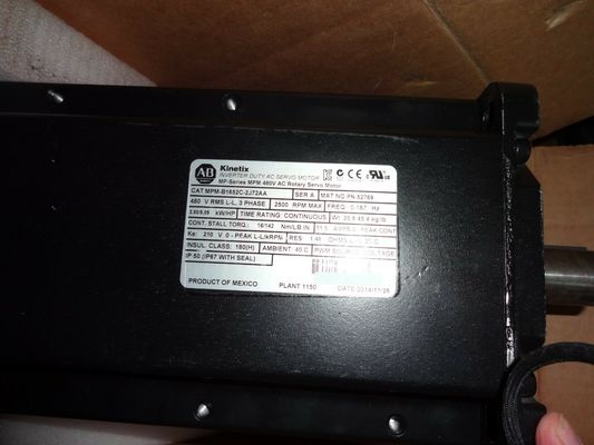Se trata de un motor de servo rotativo de 480 V de la serie MPM.