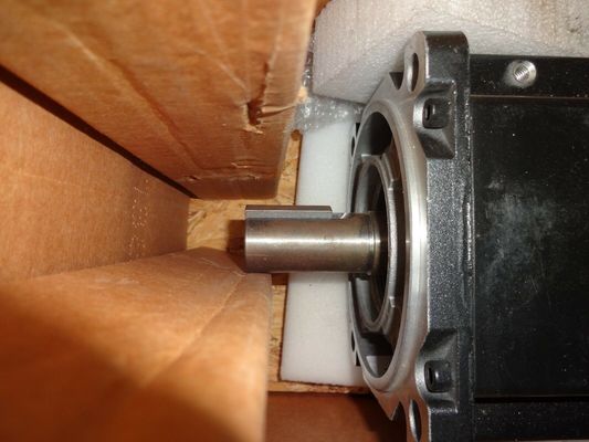 Se trata de un motor de servo rotativo de 480 V de la serie MPM.