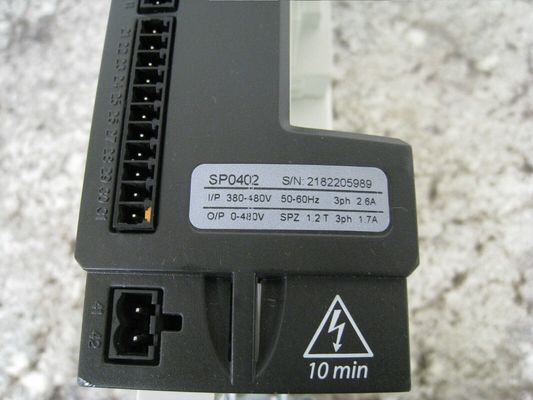 EMERSON SP0402 Acción universal de velocidad variable para motores de inducción y servomotores