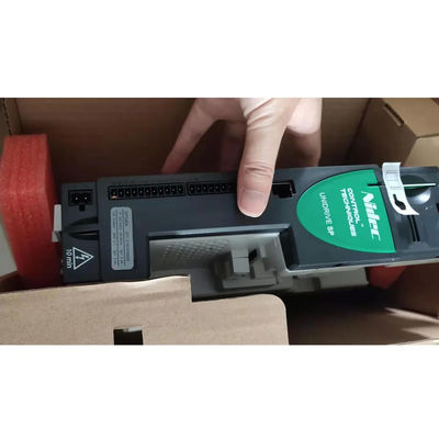 EMERSON SP0404 Acción universal de velocidad variable para motores de inducción y servomotores