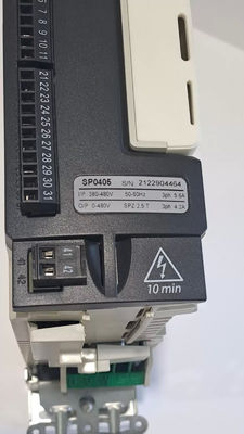 EMERSON SP0405 Acción universal de velocidad variable para motores de inducción y servomotores