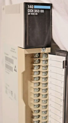 140DDI35300 Modulo de entrada discreto Modicon Quantum - 32 I 24 V SCHNEIDER de corriente continua