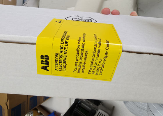 ABB Industrial Servo Drives RMIO-11C 24V DC-230V AC IP20 El motor está equipado con un sistema de transmisión de energía de alta potencia.