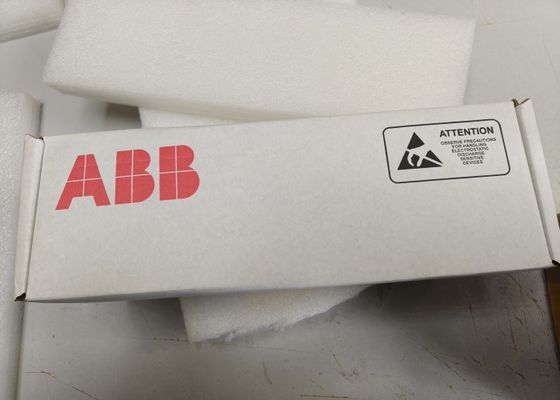 ABB Industrial Servo Drives RMIO-11C 24V DC-230V AC IP20 El motor está equipado con un sistema de transmisión de energía de alta potencia.