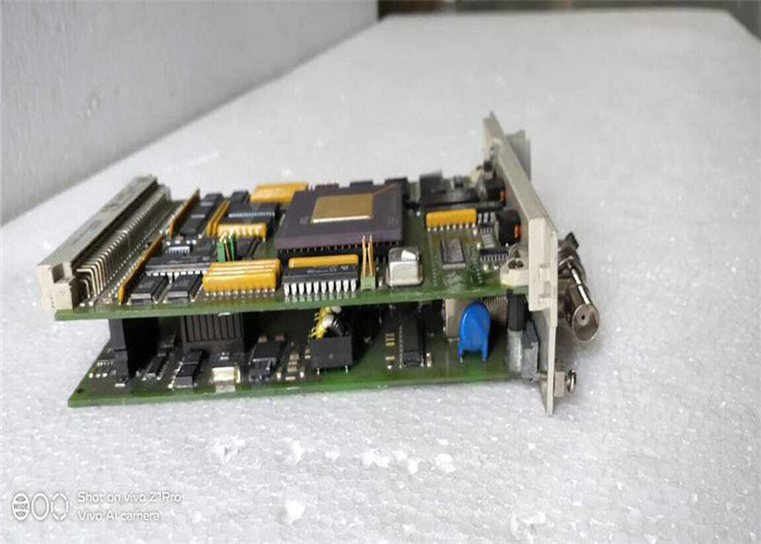 La FÁBRICA análoga de los canales del voltaje de salida IC693ALG390 2 de la SERIE 90-30 de GE FANUC SELLÓ