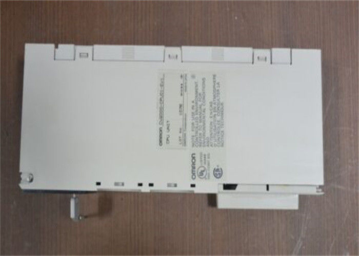 El REGULADOR PROGRAMABLE RS-232C/422 de la LÓGICA de Omron CV2000-CPU01-EV1 VIRA la entrada-salida hacia el lado de babor LOCAL 2048