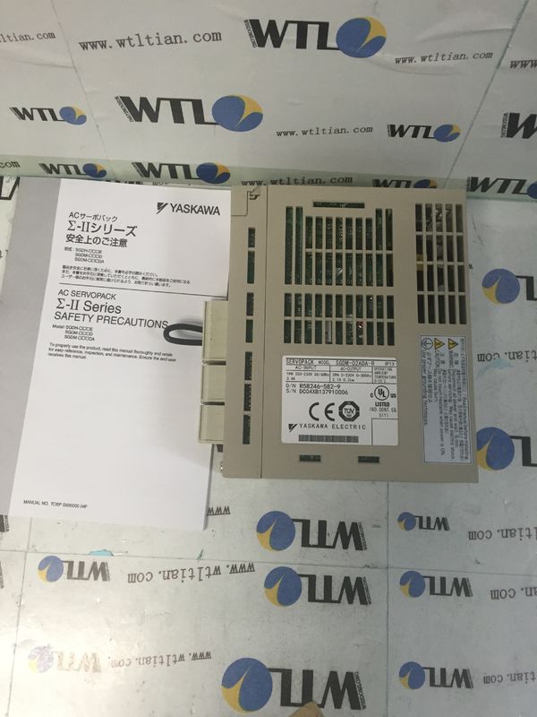El servo industrial 50 60HZ conduce YASKAWA SGMD-02ADA-R SERVOPACK a estrenar