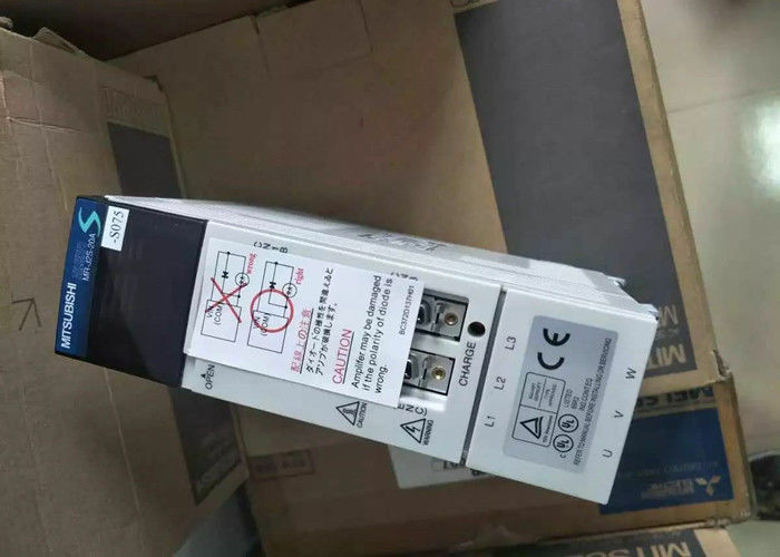 IMPULSIÓN SERVA trifásica industrial del amplificador MR-J2S-20A-S075 de Mitsubishi Electric 200W NUEVA