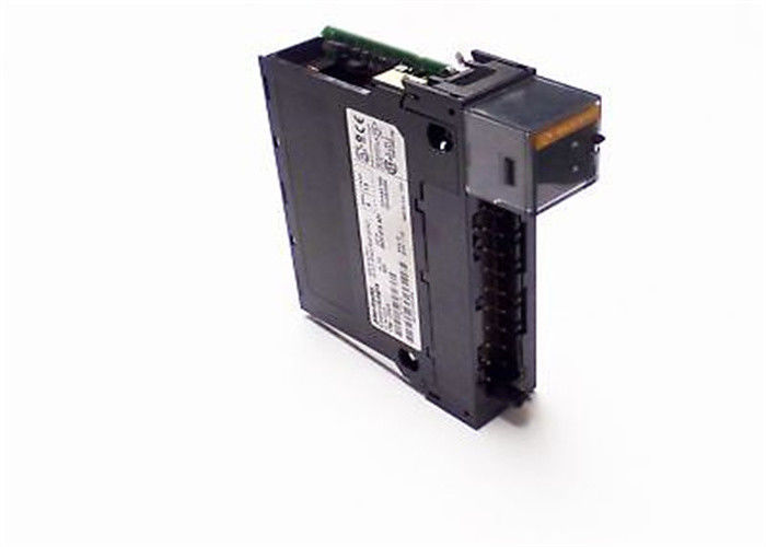 EL MÓDULO CONTROLLOGIX DE LA ENTRADA-SALIDA DEL AB 1756-OF4 SALIDA EL VOLTAJE 4 O SALIDAS ACTUALES