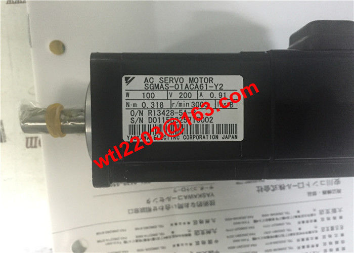 Motor servo industrial SGMAS-01ACA61-Y2 150W 200V de la CA de Yaskawa a estrenar
