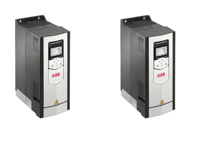 La CA de la baja tensión ACS880-01-017A-3 conduce 3AUA0000107991 montado en la pared