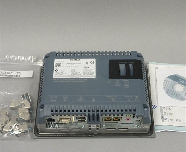 SIEMENS 6AV2124-0QC02-0AX0 24 MB de configuración de la memoria con funcionamiento táctil de 15" pantalla TFT de pantalla ancha