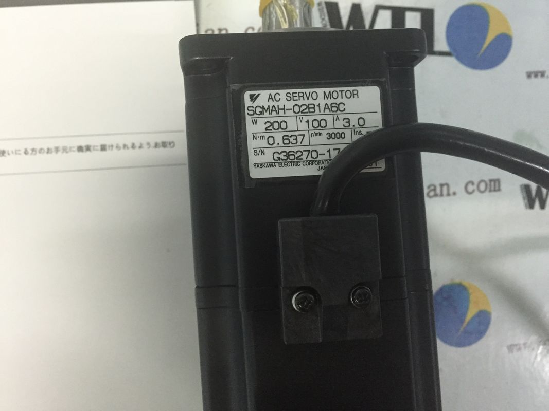 El motor de servicio industrial de Yaskawa AC SGMAH-02B1A6C 200W 200V NUEVO