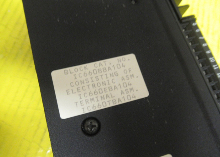 El GE Fanuc IC660BBA104 es un bloque de entrada y salida analógico de fuente de corriente,Rx7i PACsystem