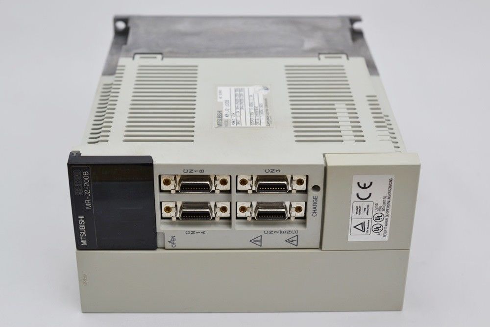 2.0kw MITSUBISHI MR-J2-200B Servo industrial de tres fases AC200V Interfaz de tipo SSCNET