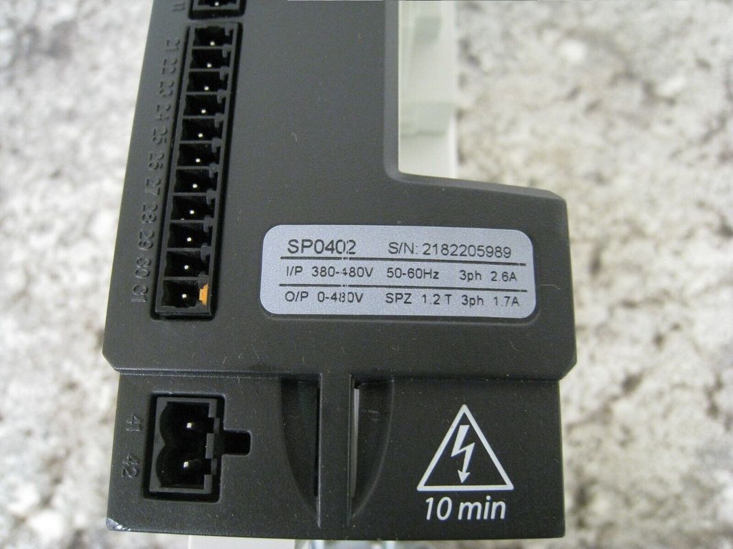 EMERSON SP0402 Acción universal de velocidad variable para motores de inducción y servomotores