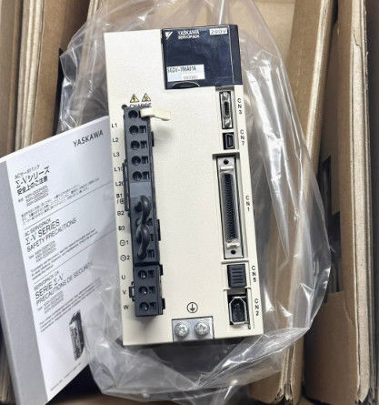 Yaskawa Drive SGDV-5R5A01A/11A SGDV-7R6A01A/11A con un año de garantía en stock